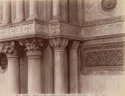Venezia - Basilica S. Marco (Capitelli e formella dalla parte meridionaler)