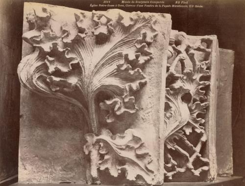 Église Notre-Dame à Caen, Claveau d'une Fenêtre de la Façade Méridionale