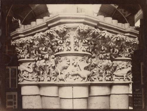 Cathedrale de Reims Chapiteau de la Nef XIIIe Siècle