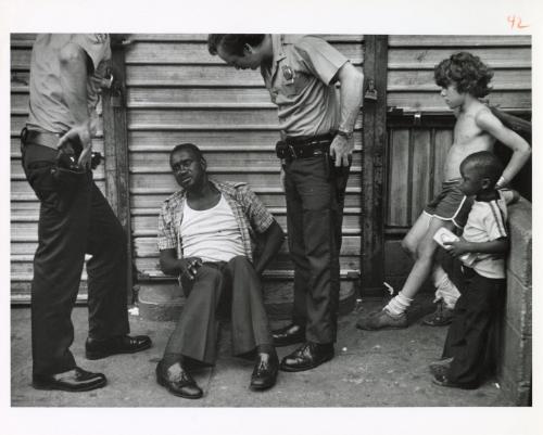 The man was found lying in the street. He will be sent to a hospital. "I don't smoke, but I carry a pack with me. They're useful in such situations," said the officer, from the series "Police Work"