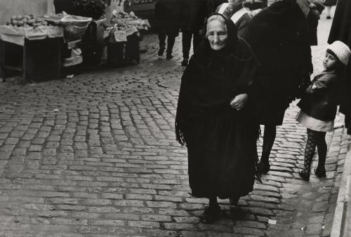 Village women, Portugal