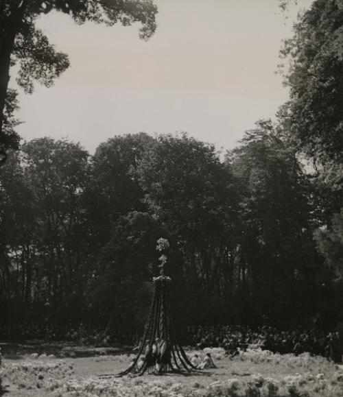 Versailles, Entertainment in the Park (for the King George VI and Queen Elizabeth of England): In the Bosquet Apollon more entertainment greeted the Sovereigns after their drive in the park. Véra Korène of the Comedie Francaise declaiming Moliere verses, Palace of Versailles, France