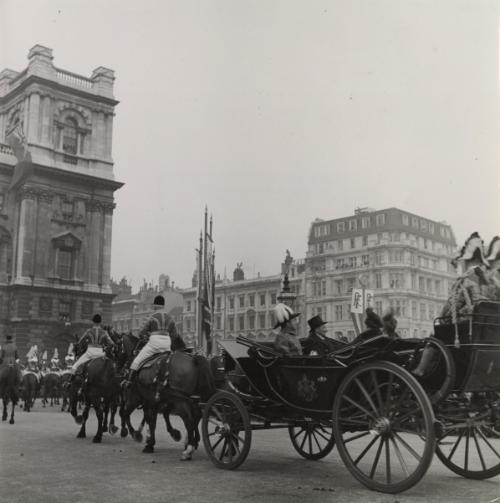 Arrival of the President of the Republic of France Albert Lebrun in London: Third carriage, crew master and M. (George) Bonnet. In the back is Mmes. Braconnier and Loze, London