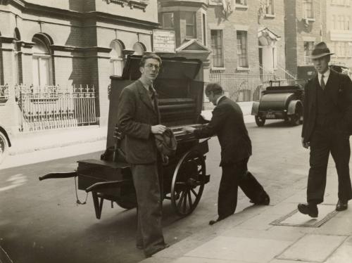 Untitled (Mobile piano player), London, England